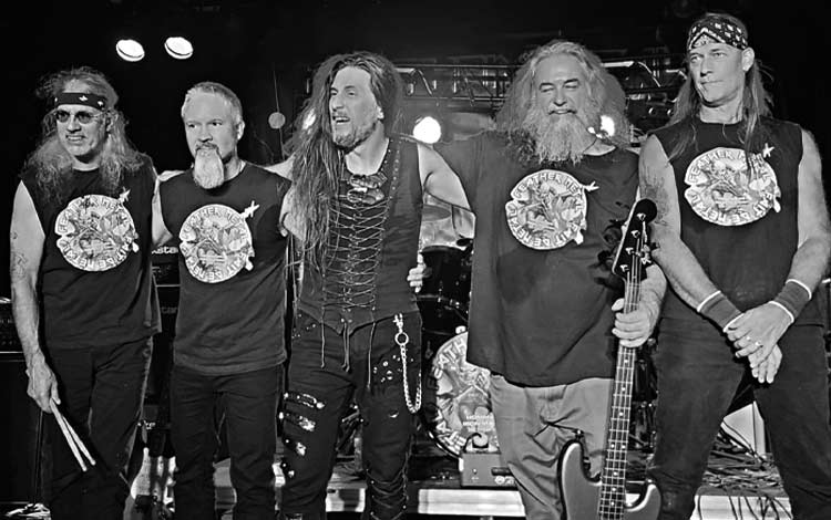 Le groupe Feather Metal remontent sur notre scène pour célébrer les 50 ans du mythique groupe Iron Maiden.