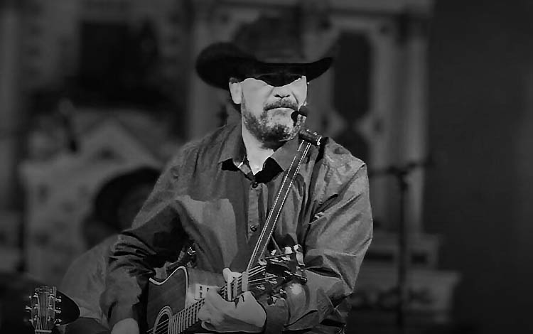 FRIENDS IN ALL PLACES vous offre le show country ultime ! En première partie, plongez dans l’univers de Garth Brooks et ses plus grands succès. Puis, en deuxième partie, place au country et new country moderne — de Brooks & Dunn à Luke Combs, Keith Urban, Alan Jackson et plus encore! Une soirée 100 % country à ne pas manquer!