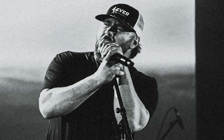 Arpin Lépine t'invite à vivre avec lui la soirée de lancement de son tout premier album. Lune Brune, c'est son livre ouvert. Un album qui raconte comment ça se passe par chez lui. Qui il est, d'où il vient, quels sont ses rêves. Viens à la rencontre d'un artiste qui se démarque par son authenticité, sa sensibilité et la sincérité de ses textes. 